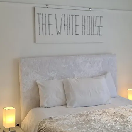 The White House Apartment Waltham Cross Exterior photo