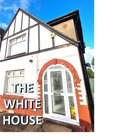 The White House Apartment Waltham Cross Exterior photo