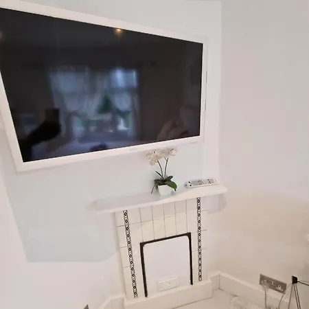 The White House Apartment Waltham Cross Exterior photo