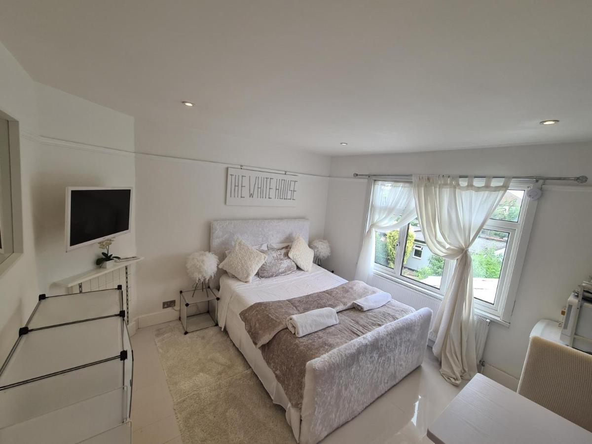 Homestay The White House