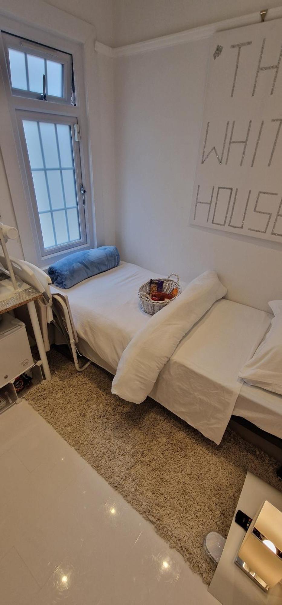 Homestay The White House