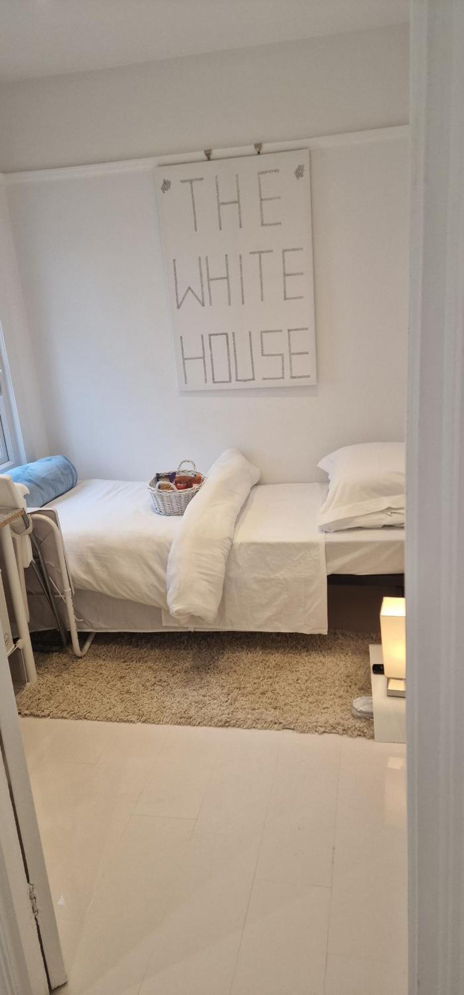 The White House Homestay