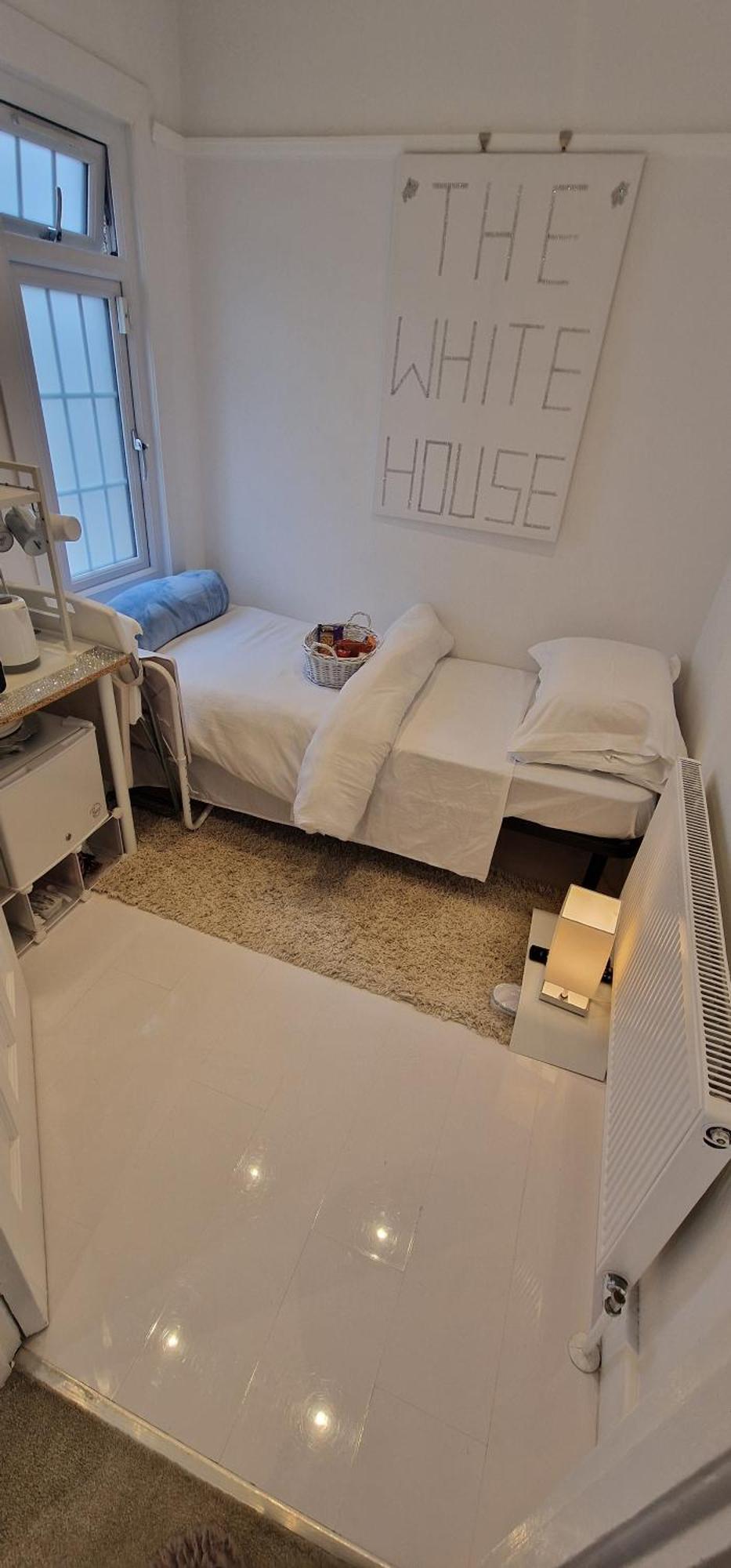 The White House Homestay Waltham Cross