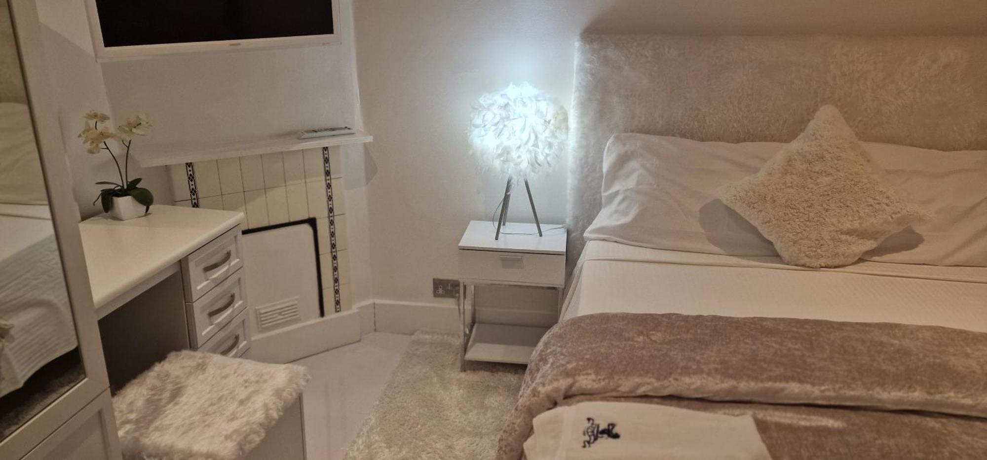 Homestay The White House Waltham Cross